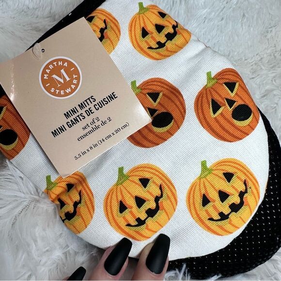 NWT Martha Stewart Halloween Fall Pumpkin Oven Mitts - Set of Two - Picture 8 of 8